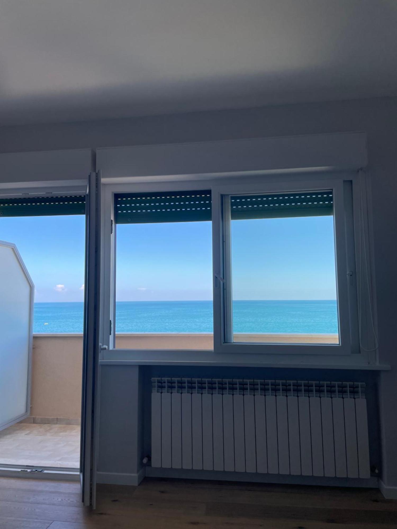 雷卡纳蒂港Il Balcone Sul Mare公寓 外观 照片