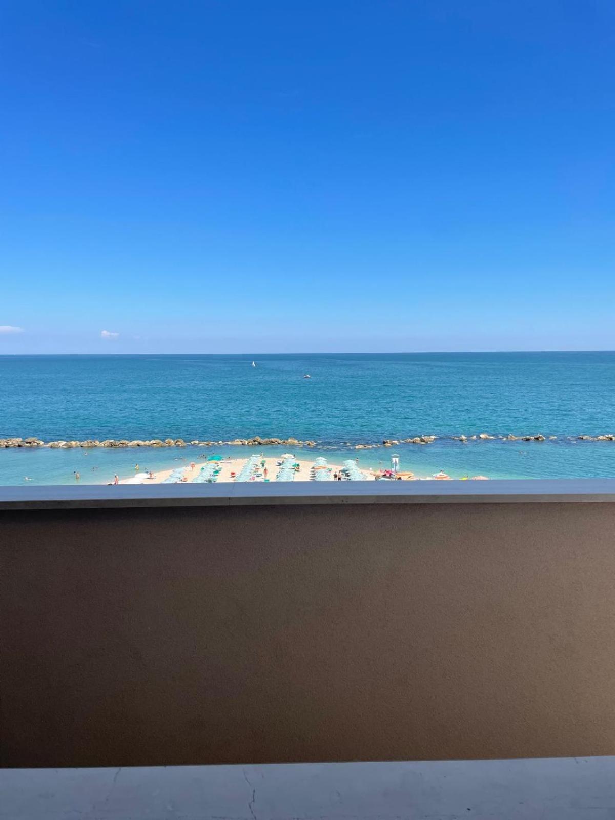 雷卡纳蒂港Il Balcone Sul Mare公寓 外观 照片